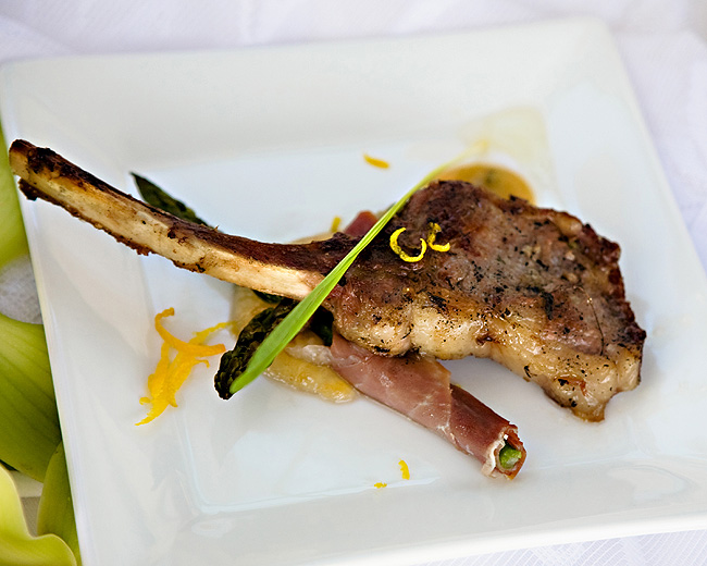 lamb chops with prosciutto-wrapped asparagus